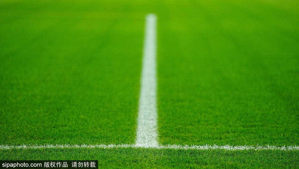 失误致丢球！赛后大马丁离场时和球迷对骂，被工作人员拉走