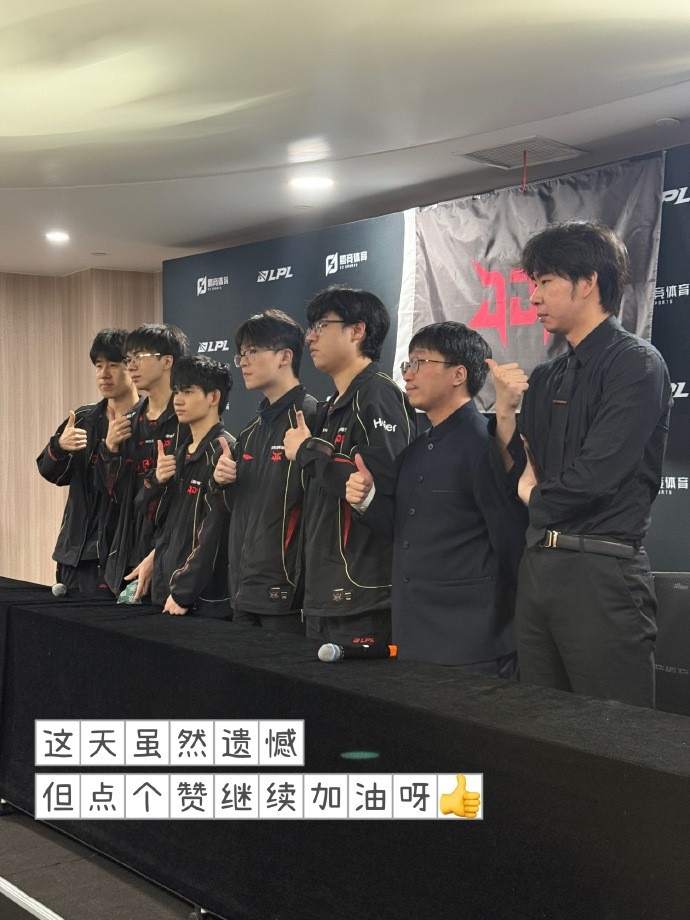 JDG分享照片回顾三月:四月继续,一起往更远的地方走