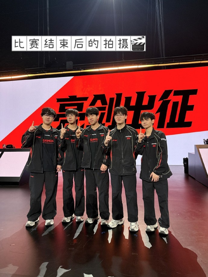 JDG分享照片回顾三月:四月继续,一起往更远的地方走